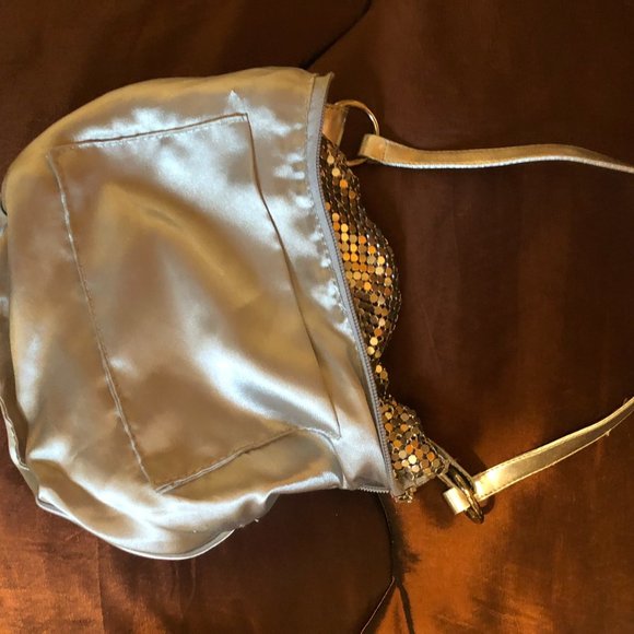Metallic gold purse - Picture 2 of 4